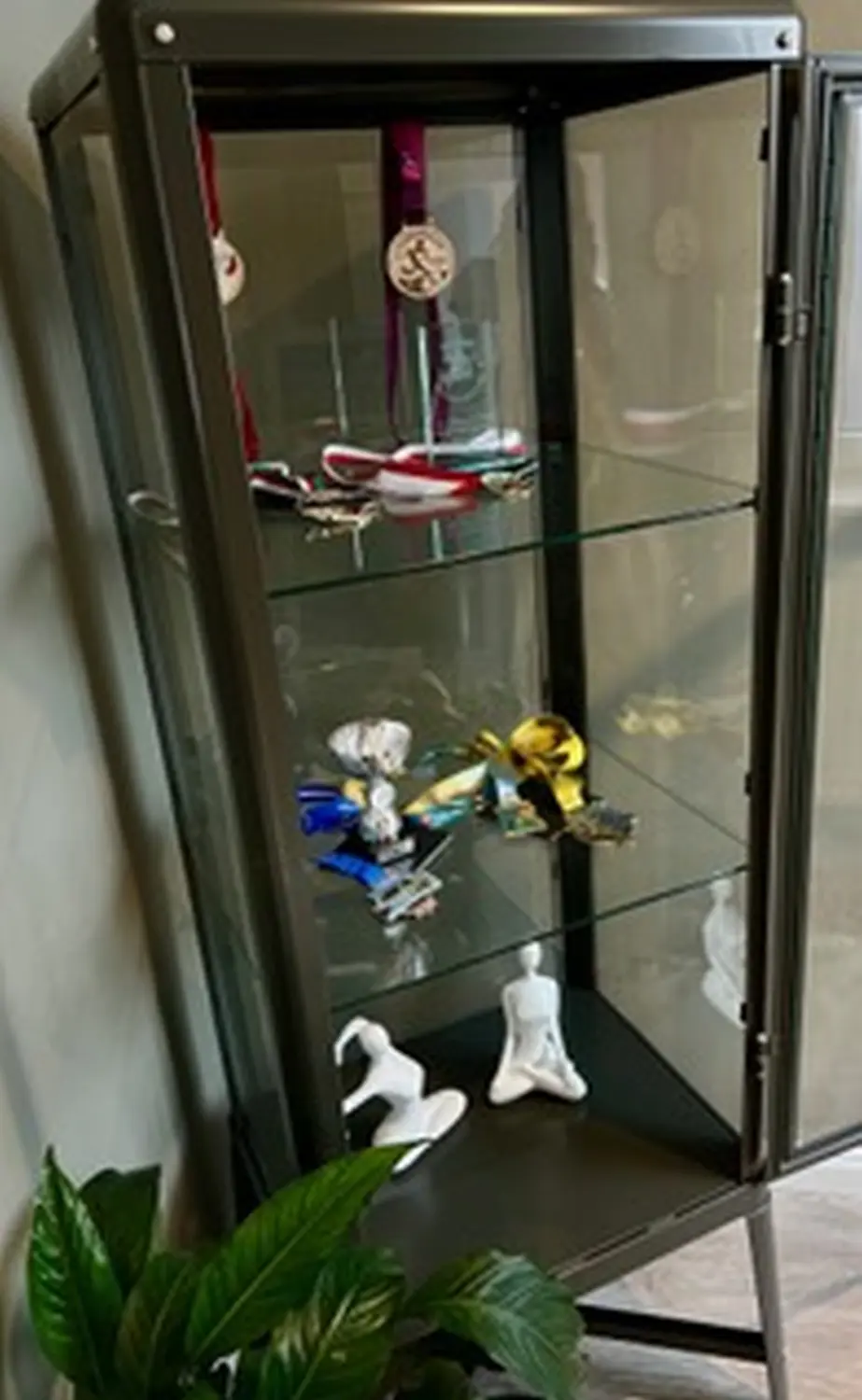 Neopuls EMS Studio - Ausbildung eines Mannes unter Aufsicht einer Ausbilderin